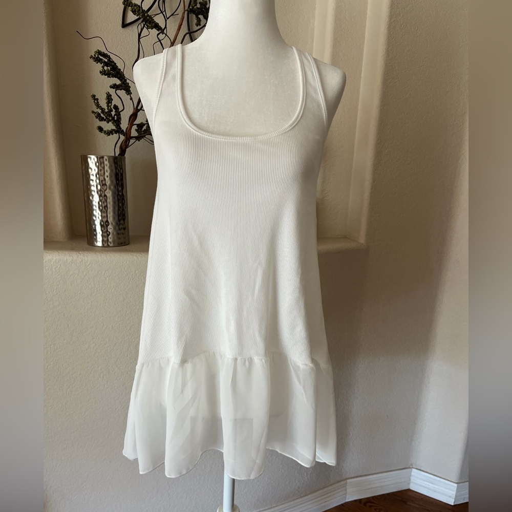 Umgee White Rib Layering Swing Tank With Chiffon Ruffle Tunic Length Small EUC